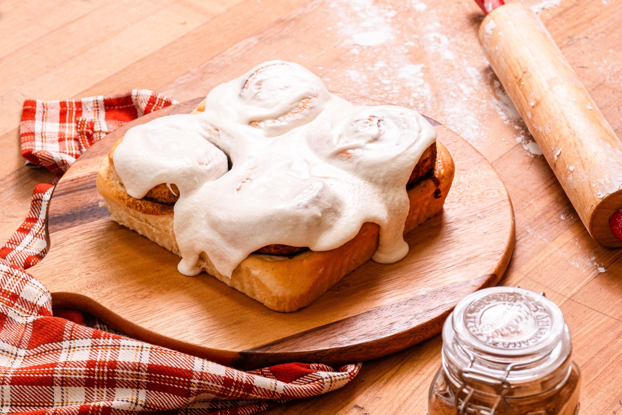cinnamon rolls horizontal